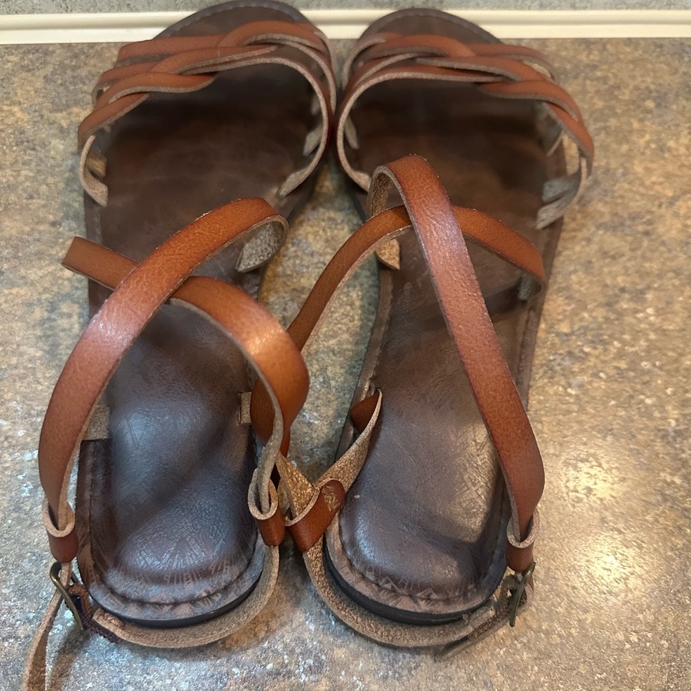 Time and tru sandals - Picture 2 of 5